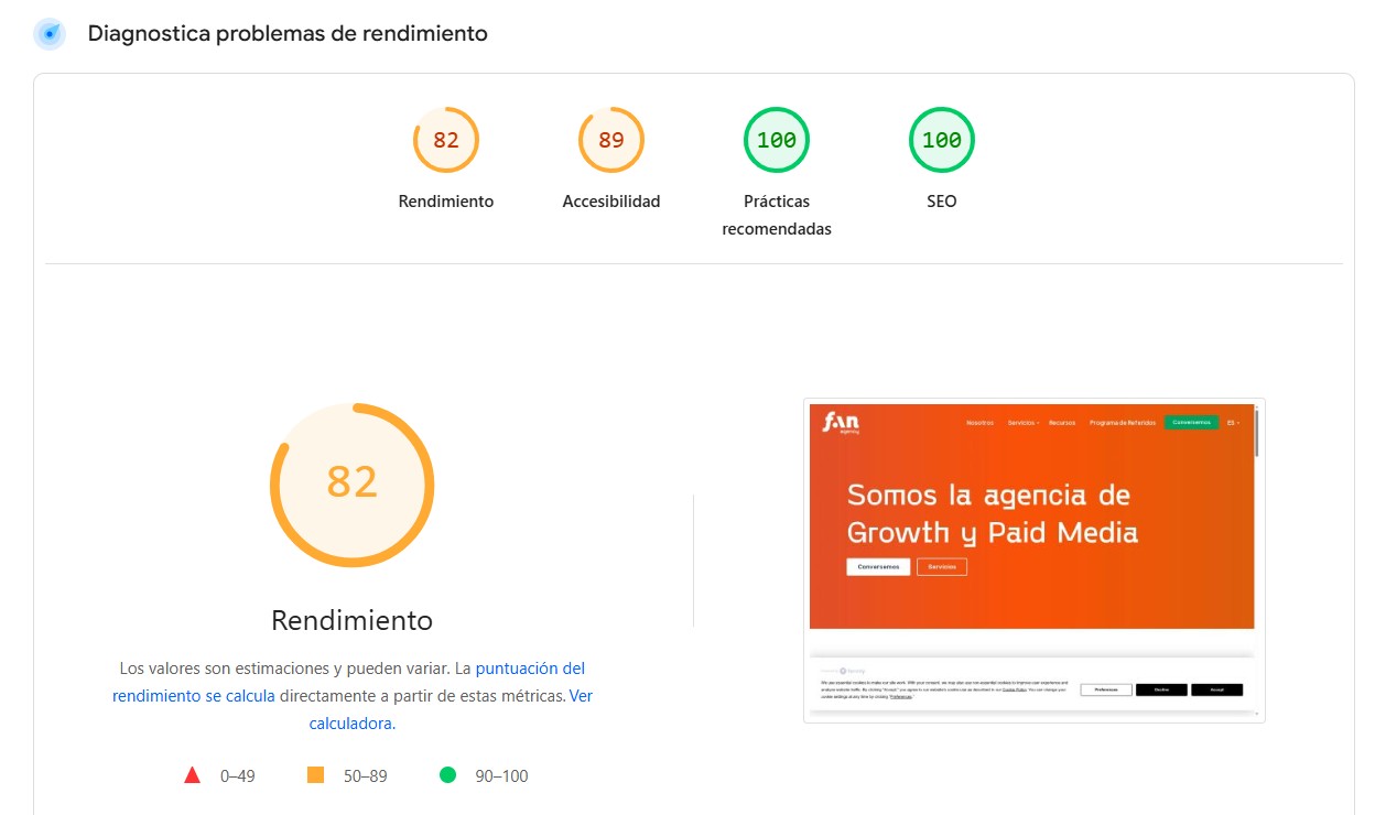 Desarrollador web revisando resultados de Core Web Vitals en PageSpeed Insights en pantalla con puntuaciones LCP INP CLS